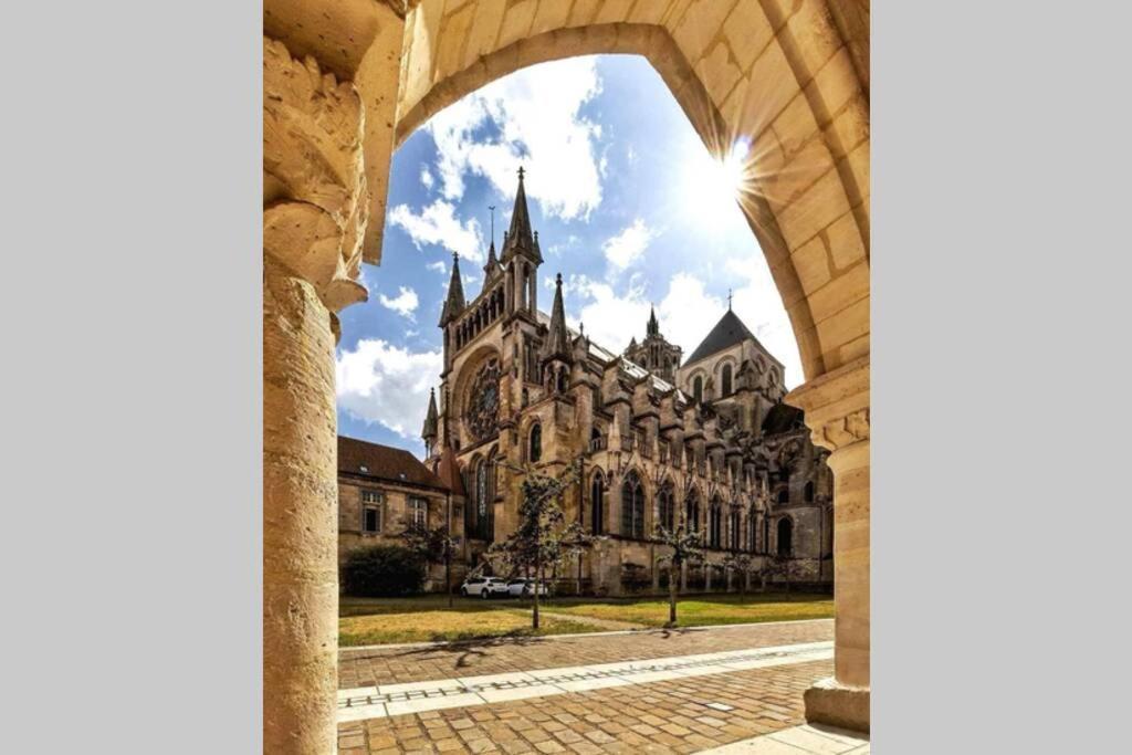 Au Coeur De La Cite Medievale Appartement Laon Buitenkant foto